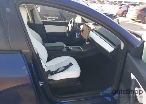 2022 Tesla Model Y Performance Dual Motor All-Wheel Drive z USA, uszkodzony, nr VIN 7SAYGDEF3NF390140